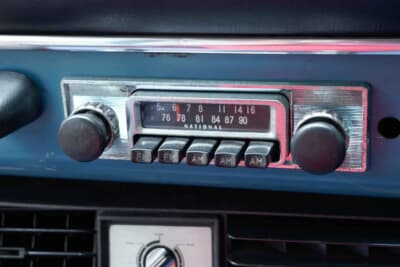 ボルボ アマゾン122S：最初は聴こえていたが、いつの頃からは気づくと音が鳴っていなかったというカーラジオはナショナル製だ