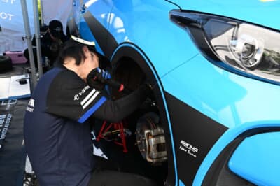 メカニックももちろん社員で構成されている