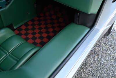 ランボルギーニ カウンタック LP5000Sクアトロヴァルヴォーレ レプリカ：カウンタックの特徴のひとつであるサイドシルも再現