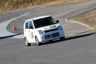 東北660耐久レースへの初参戦は、2017年12月3日のエビスサーキット西コースだ。当時は東北Kカー耐久レースという名称だった