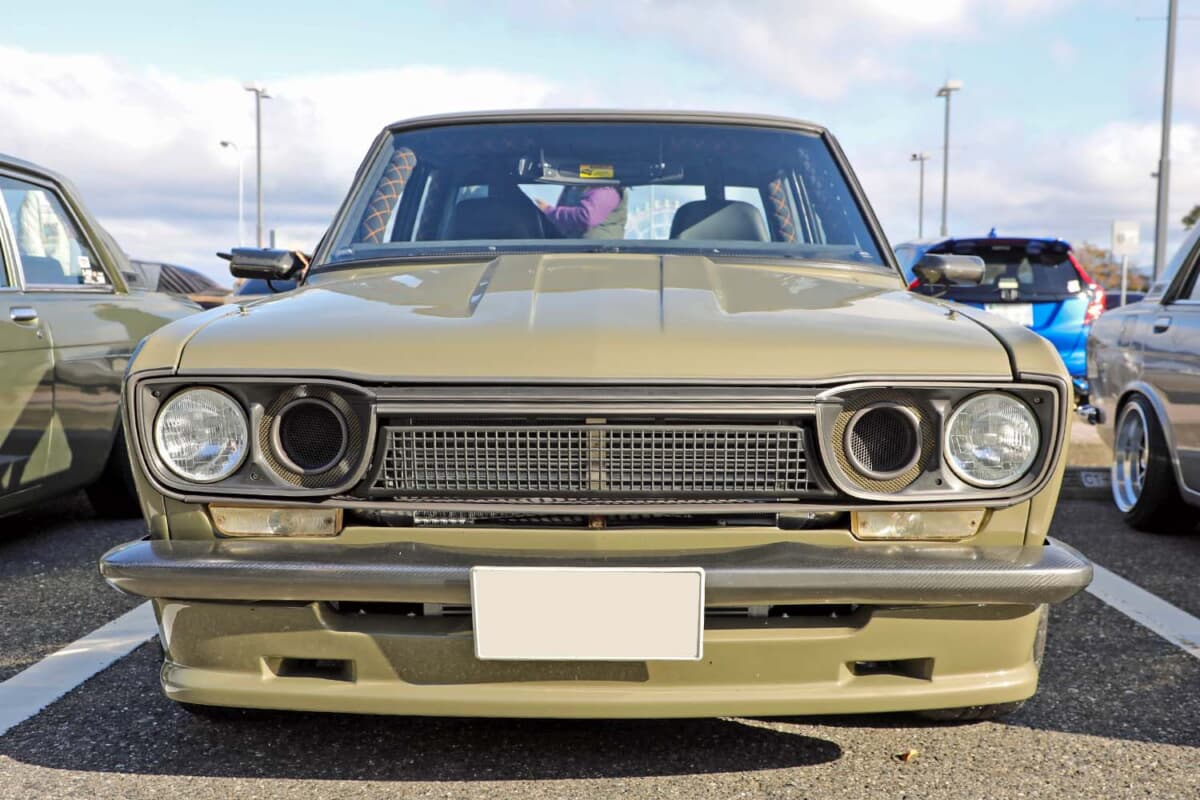 日産 3代目 510型 ブルーバード：ヘッドライトは外側を残し、内側はエアダクト仕様にしている