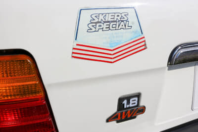 スバル 2代目 レオーネ ツーリングワゴン:オリジナルのスキーヤーズ・スペシャルは、専用のサイドストライプのほか、フォグランプ、ルーフキャリア、シートなどを装備している