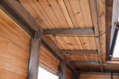 マツダ ニューポーターキャブ：枠組みを基本骨格として、そこにヒノキを打ち付けている構造