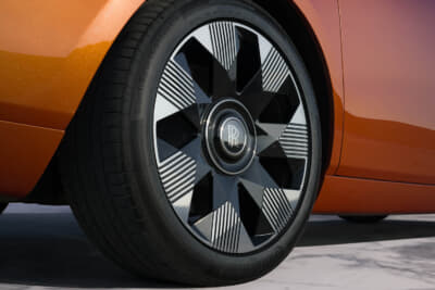 ロールス・ロイス ファントム：ステンレススチール製のホイールを採用