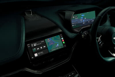 アストンマーティン DBX：CarPlay Ultraリアルタイム情報がインフォテインメントシステムのタッチスクリーンに加え、インストルメントクラスターにも表示される