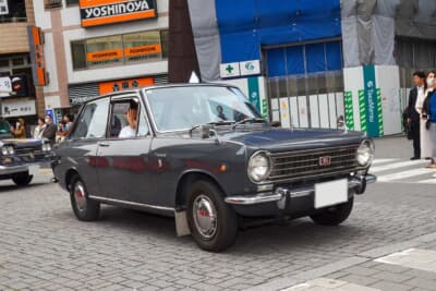 日産 初代 B10型 ダットサン サニー：第26回高輪交通安全フェア 品川クラシックカーレビューイン港南に参加した