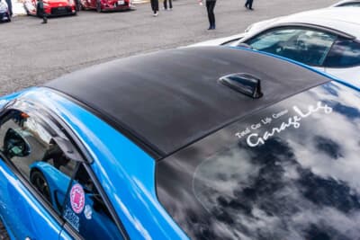 トヨタ GR86：ルーフに関してはカーボンシートを貼ることでブラックアウト