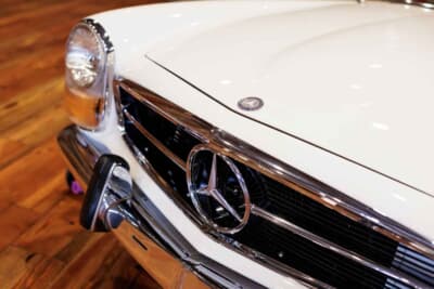 17万9200ドル（邦貨換算約2580万円）で落札されたメルセデス・ベンツ「280SL」（C）Courtesy of RM Sotheby's