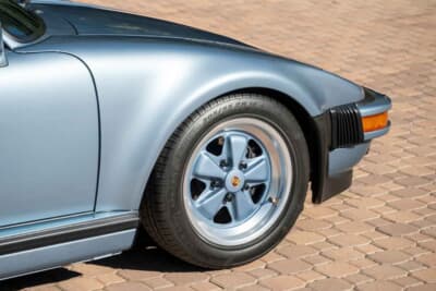 42万8500ドル（邦貨換算約6390万円）で落札されたポルシェ「911ターボ  フラットノーズ カブリオレ」（C）Courtesy of RM Sotheby's