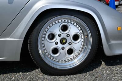 ランボルギーニ カウンタック LP5000Sクアトロヴァルヴォーレ レプリカ：カウンタック25thアニバーサリーに装着していたようなOZホイールを採用