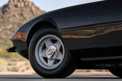 49万8400ドル（邦貨換算約7270万円）で落札されたフェラーリ「365 GTB/4 デイトナ」（C）Bonhams