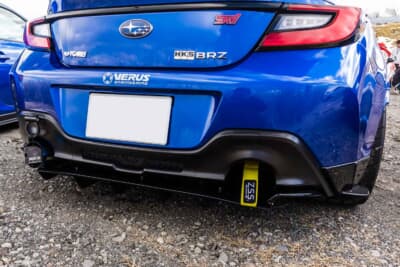 スバル BRZ：サイドとリアはSTIのエアロを取り付けた上で、サイドスプリッターとリアディフューザーを装着