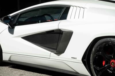 190万ドル～240万ドル（邦貨換算約2億7180万円～3億4335万円）で現在も販売中のランボルギーニ「カウンタックLPI800-4」（C）Bonhams