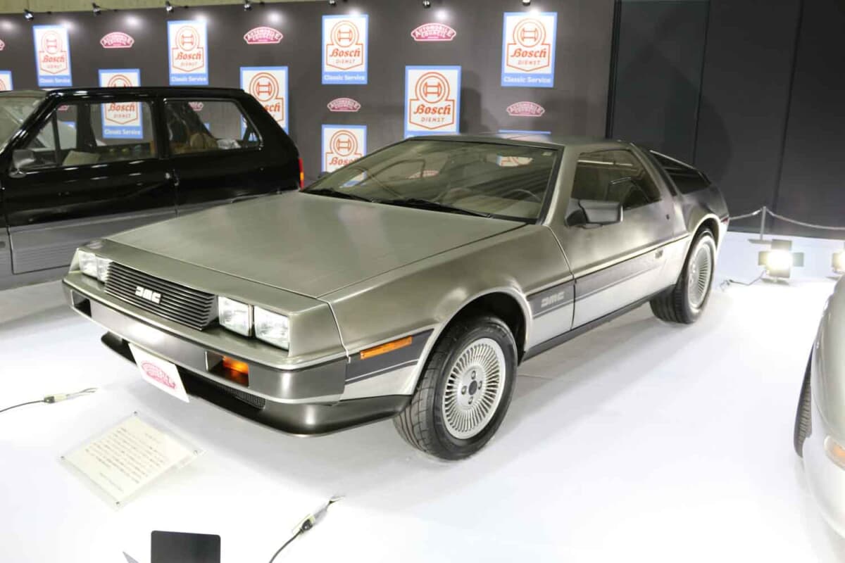 DMC デロリアン（1981年デビュー）