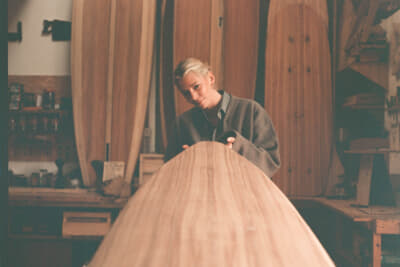 サーフボードはサーファビリティUKに寄贈される予定だ