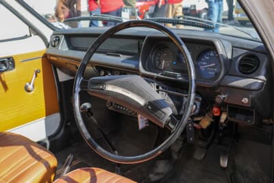 ホンダ 初代 ライフ：内装も当時のコンディションのままで保存されている