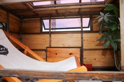 マツダ ニューポーターキャブ：総天然木材のため、気分を落ち着かせてくれる室内空間