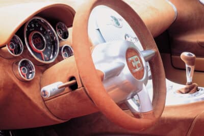 ブガッティ EB18/4ヴェイロンの外装には、ヴェイロン16.4の後期生産バージョンの特徴がいくつかはっきりと見られる