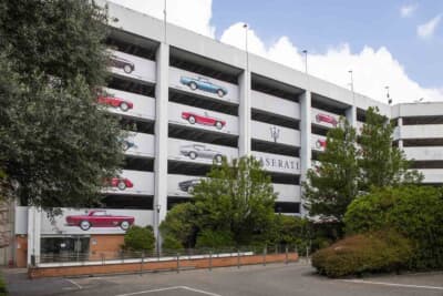 ヴィアーレ・チロ・メノッティに位置する歴史あるモデナ工場