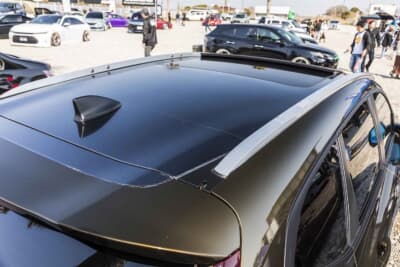 ホンダ CR-V：ルーフはカーボン調のシートを貼っている