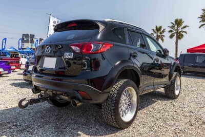 マツダ CX-5：ロードハウスの4インチボディリフトキットを使って、メンバーや足まわり、ステアリングまわりなどをすべて4インチ（約10cm）移動している