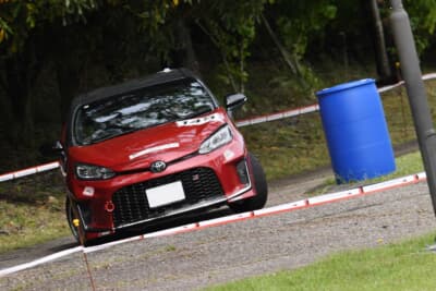 1回目の「Mt.FUJI（SS1）」では、ボディ左を水タンクに接触させ、パイロンタッチのペナルティを受けたものの、同じコースを走行する「Mt.FUJI（SS4）」では大きくタイムアップ