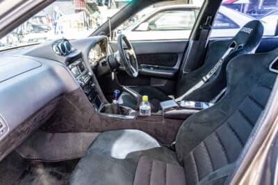 日産 スカイライン 25GT（ER34）：シートはブリッド製、ベルトはニスモ製となっている
