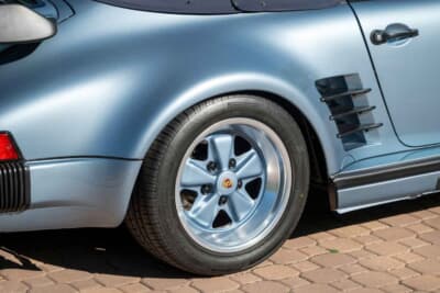 42万8500ドル（邦貨換算約6390万円）で落札されたポルシェ「911ターボ  フラットノーズ カブリオレ」（C）Courtesy of RM Sotheby's