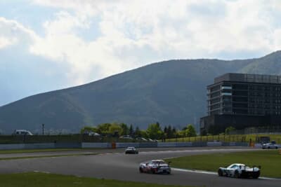 他の速いクラスのマシンに抜かれながらも安定して速いペースを刻むのが必要となる