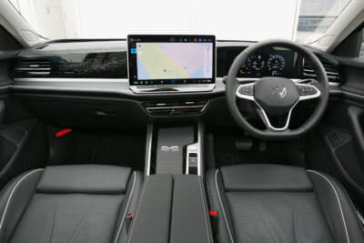 VW パサートeTSIエレガンス:インパネ