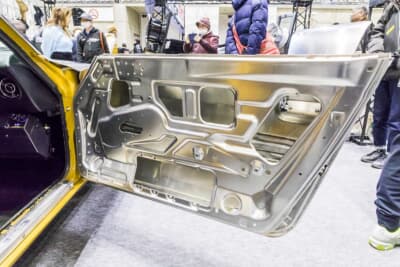 日産 S30型 フェアレディZ：アルミ合金のパネルは溶接性も高いため、板金用のパネルとしても最適だという