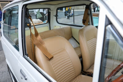 三菱 4代目 ミニカ：シートなど、内装も当時の雰囲気を残しながら変更されている