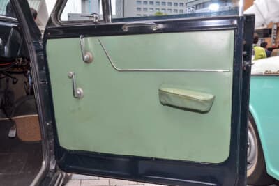 日産 初代 310型 ダットサン ブルーバード:ドアトリムも良好な状態を保つ