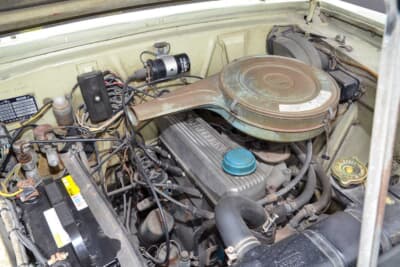 日産 初代 セドリックバン：4気筒1.9Lエンジンを搭載する