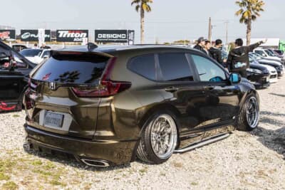 ホンダ CR-V：足まわりはロームエアのエアサスペンションを装着している