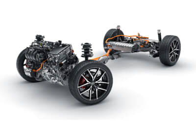 トヨタ カローラ クロス GRスポーツ：2Lハイブリッドシステムを搭載。リアをモーター駆動の4WDシステムを採用