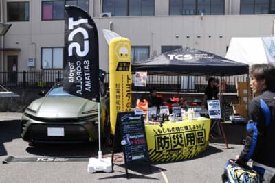 4輪ブースも登場。クラウンからの給電のデモンストレーションを行いながら災害に備えることができるというPR
