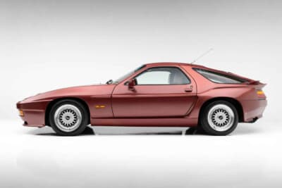 12万6000ドル（邦貨換算約1880万円）で落札されたポルシェ「928S by ゲンバラ」（C）Courtesy of RM Sotheby's