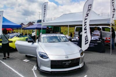 フェアレディZを得意とするパーツメーカーやショップが、自社のアイテムやデモカーを展示