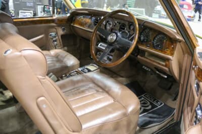 ロールス・ロイス コーニッシュ クーペ:2ドアのスポーツサルーンなので軽やかな走りを楽しめる