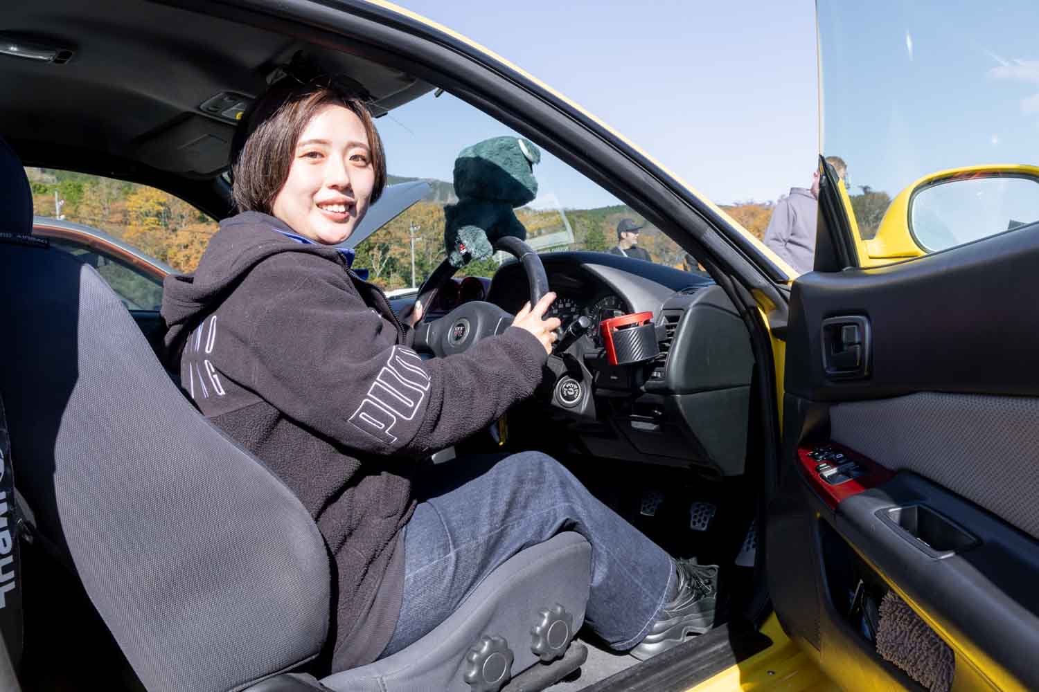 彼女の日産「スカイライン25GT ターボ」はインパルのエアロが