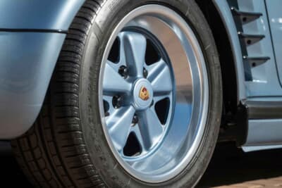 42万8500ドル（邦貨換算約6390万円）で落札されたポルシェ「911ターボ  フラットノーズ カブリオレ」（C）Courtesy of RM Sotheby's