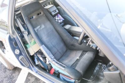 トヨタ MR2：TRD風バケットシートに身を委ね、椎野さんはストラトスをイメージしたMR2。すでに走行距離は約29万kmになる