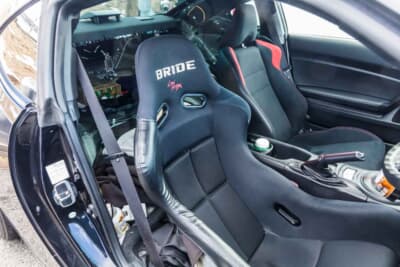 トヨタ 86：運転席にBRIDEのフルバケットシートを装着