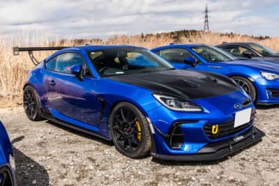 スバル BRZ：ボンネットやウイングなどカーボンパーツでコーディネイトする