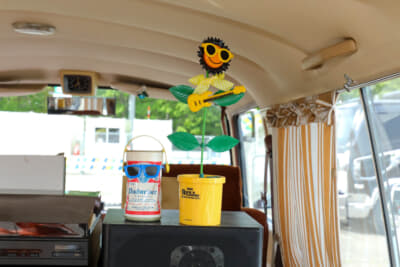 日産 ホーミー コーチ SGL：音に反応して踊るフラワーロックと暴れるバドワイザーもしっかり動いていた