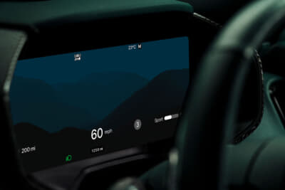 アストンマーティン DBX：CarPlay UltraはiPhoneからウィジェットを追加することができる