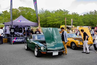 フェアレディZを得意とするパーツメーカーやショップが、自社のアイテムやデモカーを展示