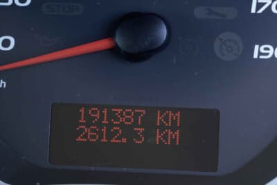 ルノー カングー：当て逃げにあったときに、乗り換えも考えたという“サイドンさん”、僕が手放したら廃車は確実、まだまだ乗ってあげないと……と思い留まったそうだ