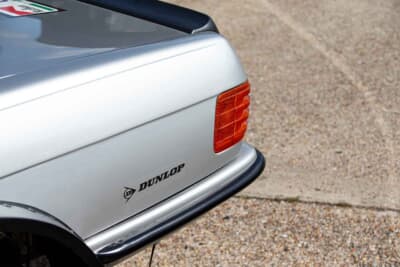 12万ポンド～20万ポンド（邦貨換算約2320万円〜約3870万円）で現在も販売中のメルセデス・ベンツ「450 SLC 5.0」（C）Bonhams